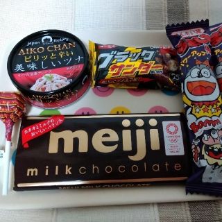 おやつ ブラックサンダー チュッパチャプス うまい棒 明治ミルクチョコレート(菓子/デザート)