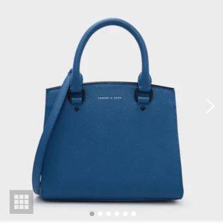 チャールズアンドキース(Charles and Keith)のチャールズアンドキース　クラシック ストラクチャー ハンドバッグ(ハンドバッグ)