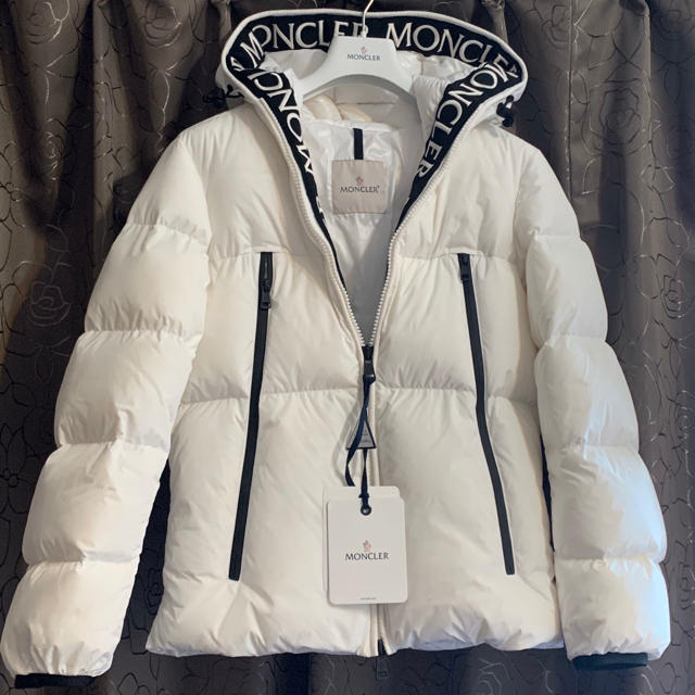 時間指定不可】 MONCLER - OKP。モンクレール MONTCLA ホワイト サイズ ...