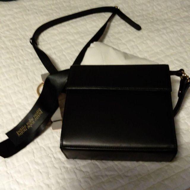 petite robe noire(プティローブノアー)のプティローブノア ミニポシェット レディースのバッグ(ショルダーバッグ)の商品写真