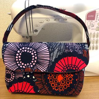 マリメッコ(marimekko)のマリメッコ　シイルトラプータルハ【赤】① ショルダーバック ハンドメイド(バッグ)