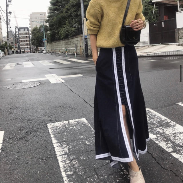 Ameri VINTAGE(アメリヴィンテージ)の新品未使用　ameri ribbon denim skirt レディースのスカート(ロングスカート)の商品写真