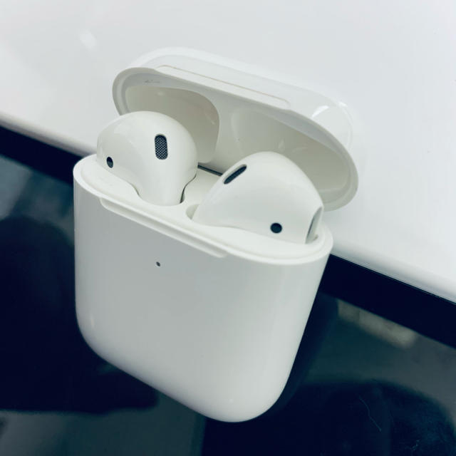 Apple(アップル)のAirPods  正規品 スマホ/家電/カメラのオーディオ機器(ヘッドフォン/イヤフォン)の商品写真