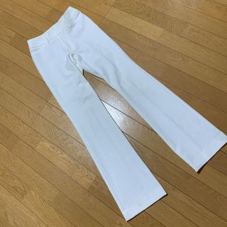 ザジ(ZAZIE)の白色 きれいめ　センタープレスパンツ(クロップドパンツ)