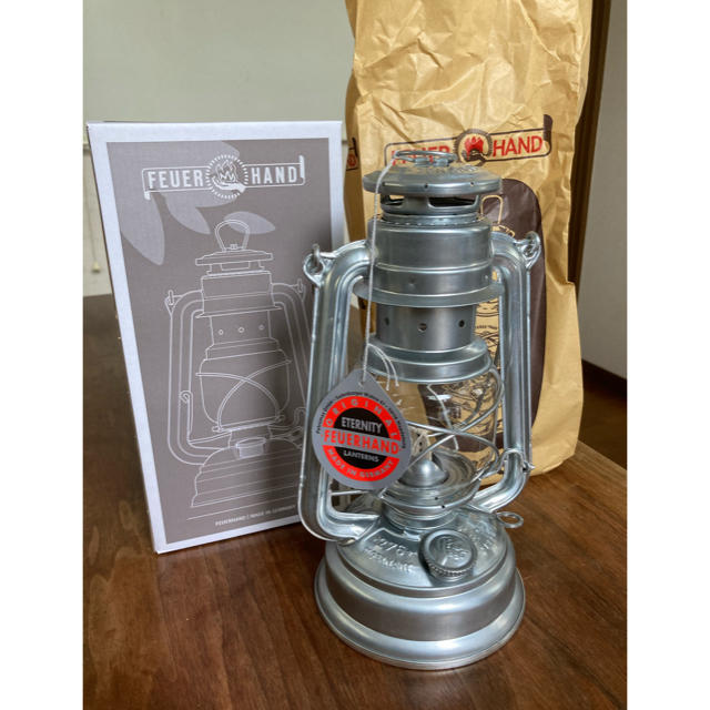 【新品・未使用】Feuerhand Lantern 276 Zink スポーツ/アウトドアのアウトドア(ライト/ランタン)の商品写真