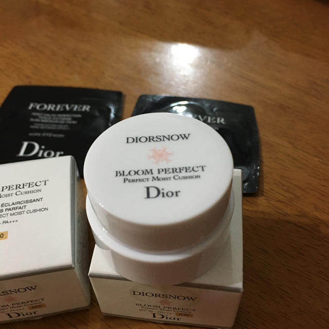 Dior(ディオール)のスノーブルームパーフェクトクッション　リキッドファンデ コスメ/美容のベースメイク/化粧品(ファンデーション)の商品写真