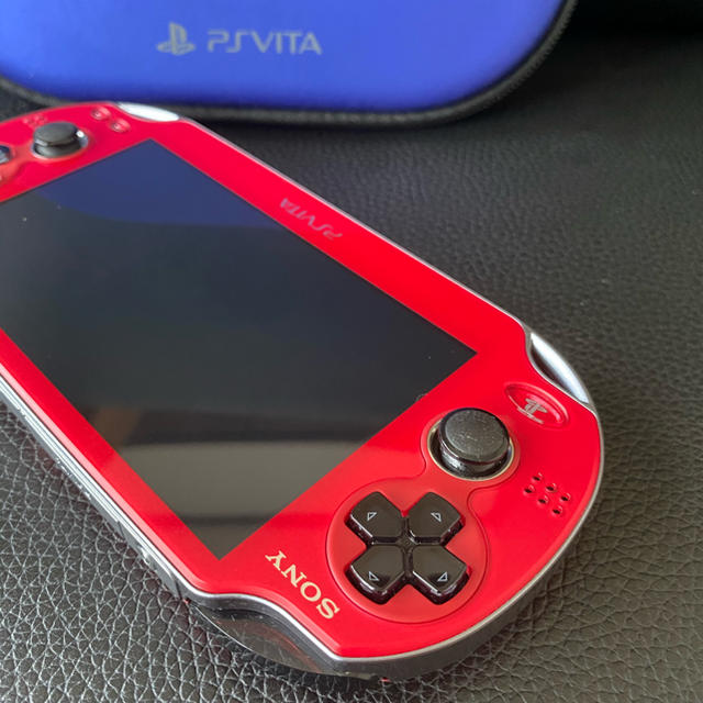 PlayStation Vita(プレイステーションヴィータ)の psvita pch 1000 PlayStation vita エンタメ/ホビーのゲームソフト/ゲーム機本体(携帯用ゲーム機本体)の商品写真