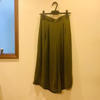 イング(INGNI)のINGNI  ガウチョパンツ　オリーブグリーン　美品(カジュアルパンツ)