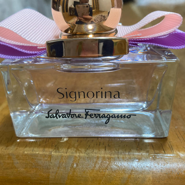 Ferragamo(フェラガモ)のフェラガモ シニョリーナ ET 30ml コスメ/美容の香水(香水(女性用))の商品写真