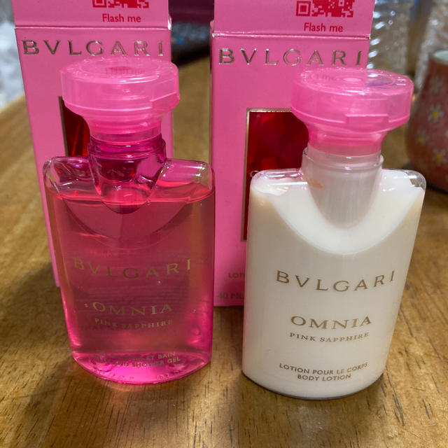 BVLGARI(ブルガリ)のブルガリBVLGARIオムニアピンクサファイアバス&シャワージェルとボディミルク コスメ/美容のボディケア(ボディローション/ミルク)の商品写真