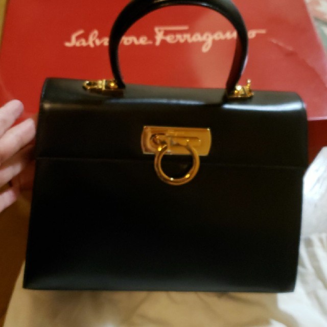 本物の  Salvatore Ferragamo - フェラガモ　バッグ　入学式　卒業式 ハンドバッグ