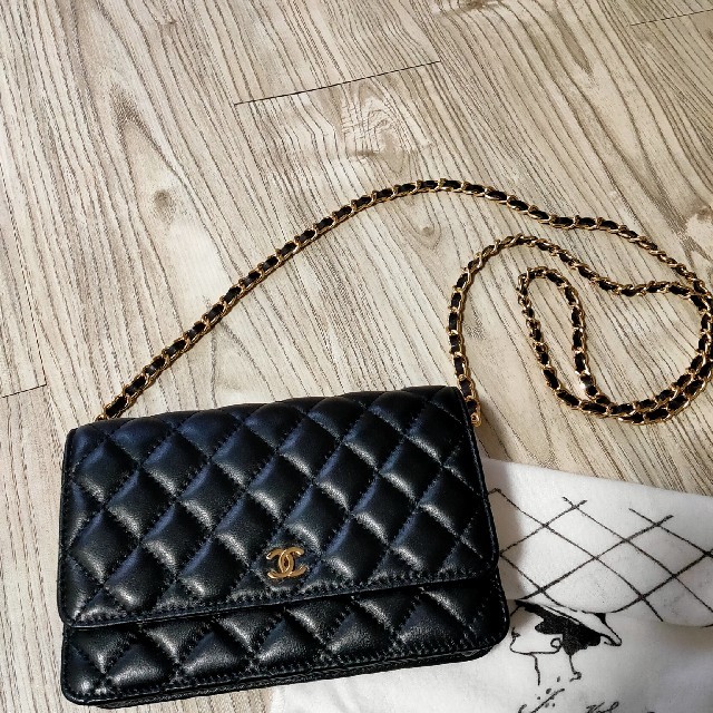 CHANEL ノベルティー ショルダー バック 本革