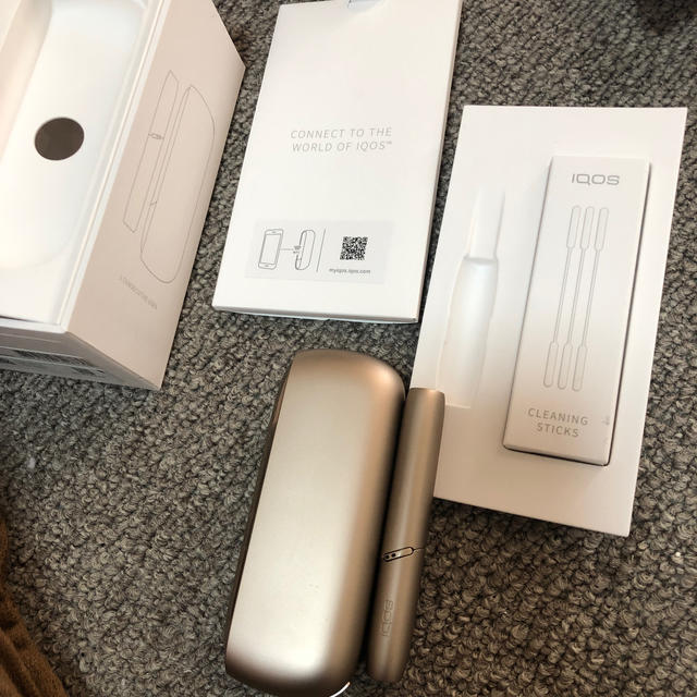 IQOS(アイコス)のiQOS3 DUO ゴールド中古 メンズのファッション小物(タバコグッズ)の商品写真