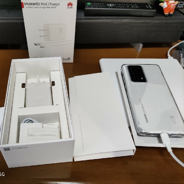 【中古】Huawei P40 Pro Plus 最大100倍ズームスマホ スマホ/家電/カメラのスマートフォン/携帯電話(スマートフォン本体)の商品写真