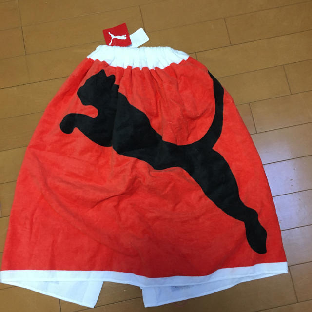 PUMA(プーマ)のマリモマリモ様専用！PUMA（プーマ）巻きタオル　60×120 スポーツ/アウトドアのスポーツ/アウトドア その他(マリン/スイミング)の商品写真