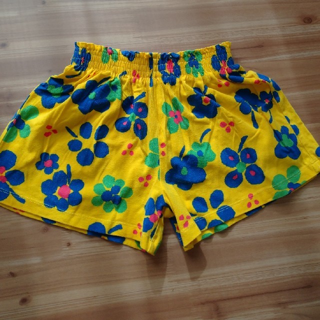 marimekko(マリメッコ)のmarimekko   120センチ  花柄 短パン キッズ/ベビー/マタニティのキッズ服女の子用(90cm~)(パンツ/スパッツ)の商品写真