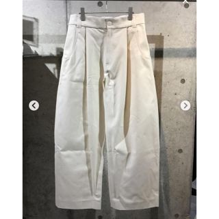 ワンエルディーケーセレクト(1LDK SELECT)のSTUDIO NICHOLSON / VOLUME PANT  20ssクリーム(スラックス)