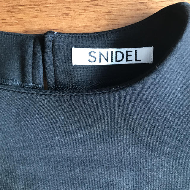 SNIDEL(スナイデル)のスナイデル  裾フリルワンピース  新品 レディースのワンピース(ひざ丈ワンピース)の商品写真