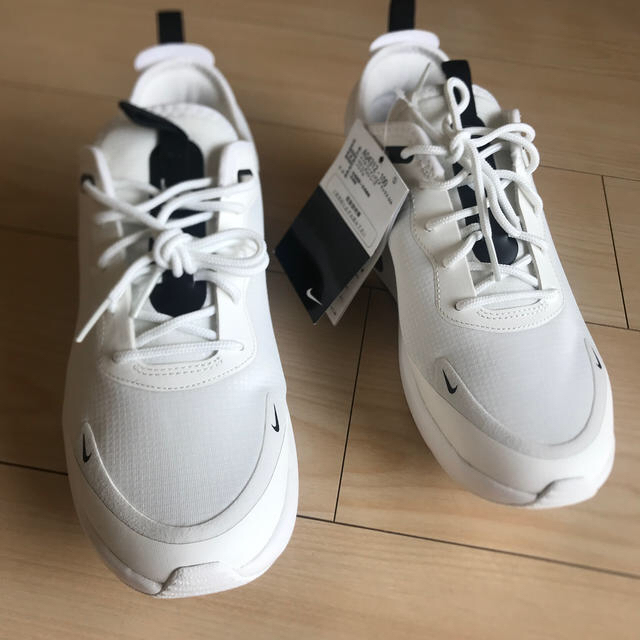 NIKE(ナイキ)のナイキスニーカー　白　24.5cm新品　レディース レディースの靴/シューズ(スニーカー)の商品写真