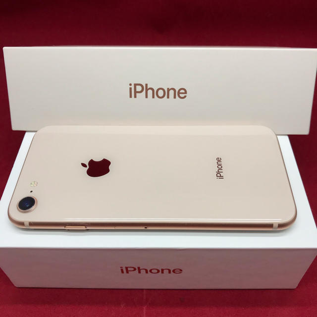 Apple(アップル)のSIMフリー iPhone8 256GB ゴールド 美品 新品電池交換済 スマホ/家電/カメラのスマートフォン/携帯電話(スマートフォン本体)の商品写真