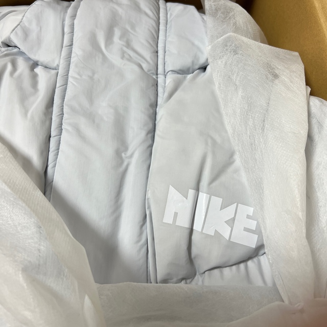 NIKE(ナイキ)の定価以下　NIKE sacai ダウン Mサイズ メンズのジャケット/アウター(ダウンジャケット)の商品写真