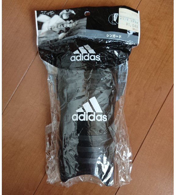 adidas(アディダス)のアディダス シンガード未使用 スポーツ/アウトドアのサッカー/フットサル(その他)の商品写真