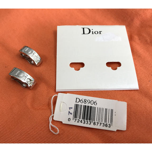 Dior(ディオール)のDior 未使用　シルバー　D68906 値下げ レディースのアクセサリー(イヤリング)の商品写真