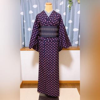 【中古品】ウール　着物　半襦袢付き　紺　椿(着物)