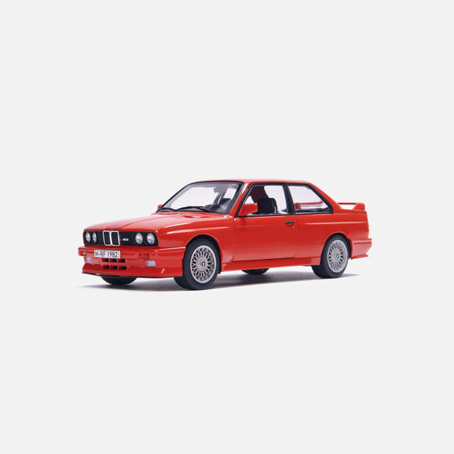 Kith×BMW E30 M3 18分の1 ダイキャストカー マンプロ