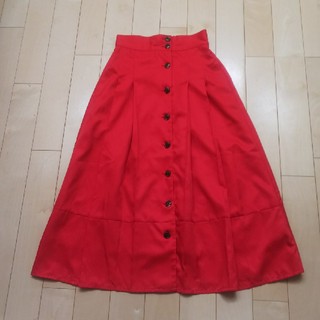 メルロー(merlot)のメルロー☆真っ赤な前ボタンロングスカート(ロングスカート)