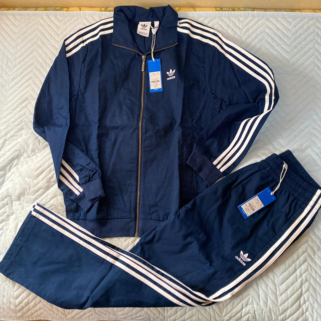 adidas(アディダス)のadidas アディダス  上下　新品　紺色　Lサイズ メンズのメンズ その他(その他)の商品写真