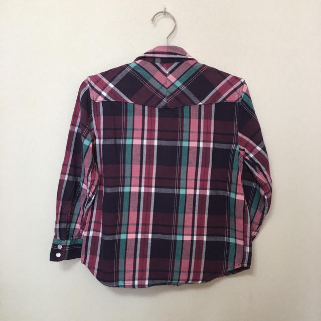 GAP Kids(ギャップキッズ)のGAP★ピンク紫系のチェックシャツ（130）　綿100% キッズ/ベビー/マタニティのキッズ服男の子用(90cm~)(Tシャツ/カットソー)の商品写真