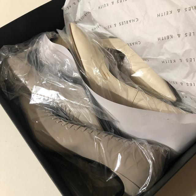 Charles and Keith(チャールズアンドキース)のグレー、ホワイトパンプス　Set♡ レディースの靴/シューズ(ハイヒール/パンプス)の商品写真