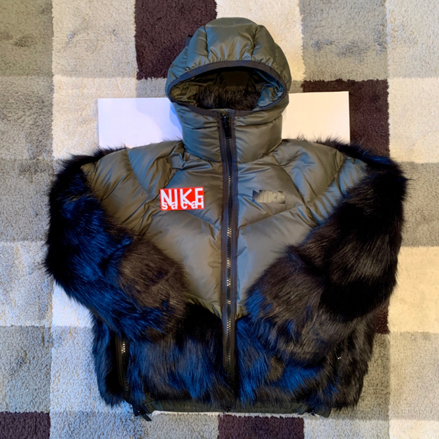 sacai(サカイ)のNike x sacai Women’s Parka KHAKI S レディースのジャケット/アウター(ダウンジャケット)の商品写真