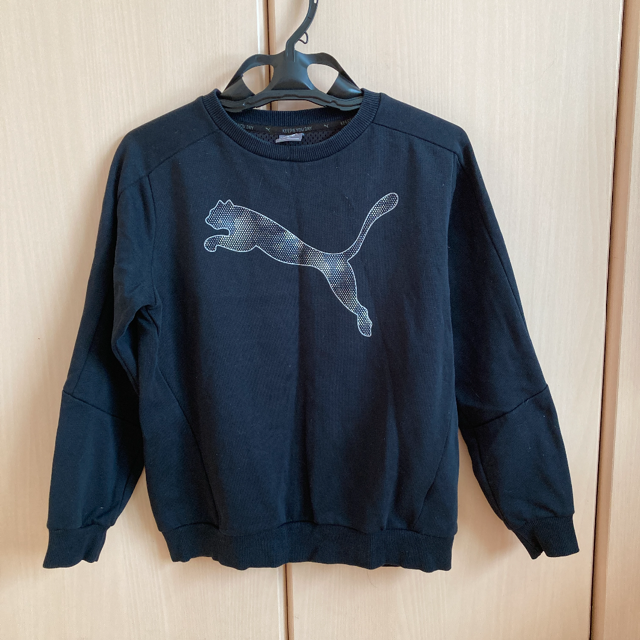 PUMA(プーマ)のプーマ　puma　トレーナー　黒　150サイズ キッズ/ベビー/マタニティのキッズ服男の子用(90cm~)(ニット)の商品写真