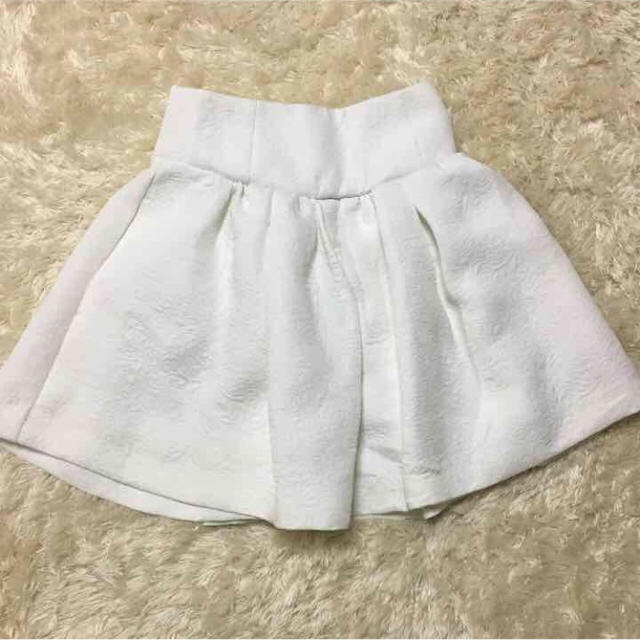 LOWRYS FARM(ローリーズファーム)の白 ミニスカート レディースのスカート(ミニスカート)の商品写真