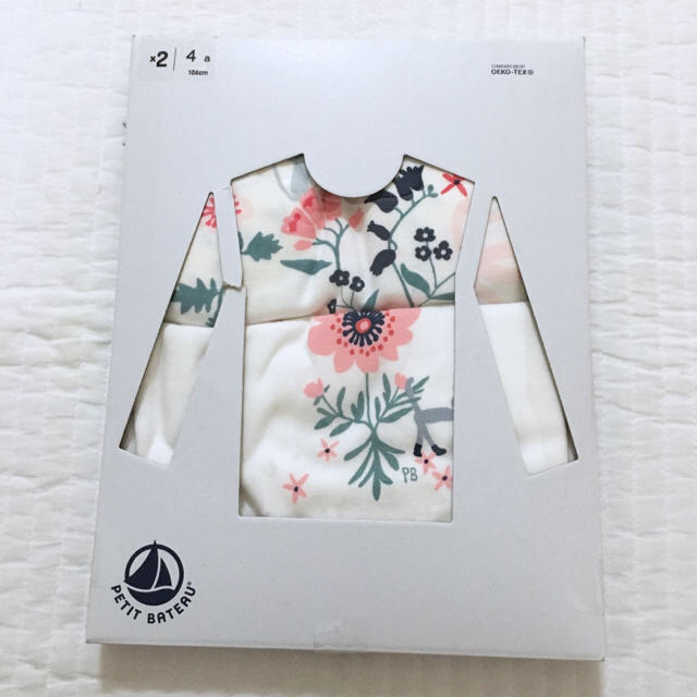 PETIT BATEAU(プチバトー)の＊ご専用＊ 新品未使用  プチバトー  長袖  Tシャツ  2枚組  4ans キッズ/ベビー/マタニティのキッズ服女の子用(90cm~)(下着)の商品写真