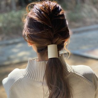 【M size】ハンドメイドヘアアクセサリー　ポニーフック　レザーヘアピアス　(ヘアアクセサリー)