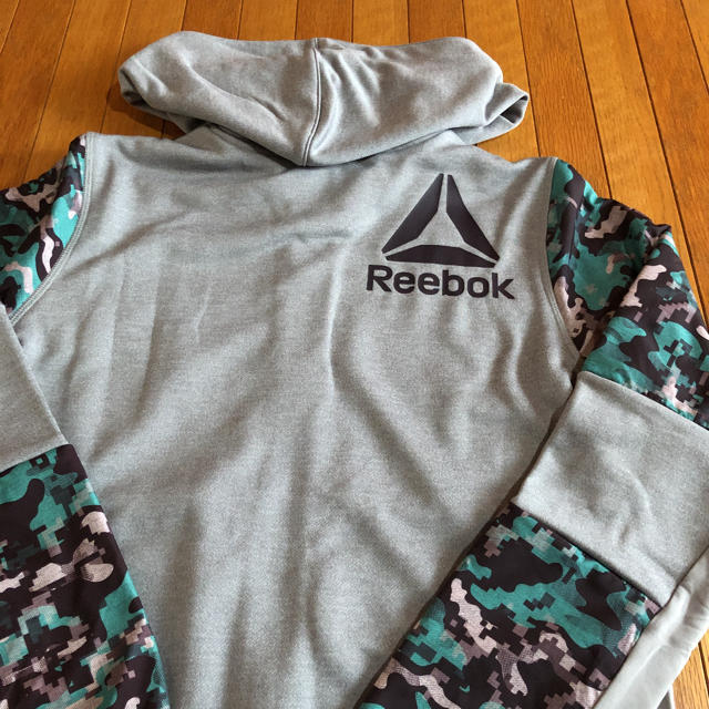 Reebok(リーボック)のリーボック　Reebok  新品　パーカー　Mサイズ レディースのトップス(パーカー)の商品写真