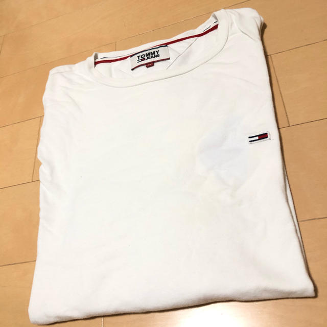 TOMMY HILFIGER(トミーヒルフィガー)の【美品】TOMMYJEANS トミージーンズ　ワンポイントロゴ　ロンT 長袖　 メンズのトップス(Tシャツ/カットソー(七分/長袖))の商品写真