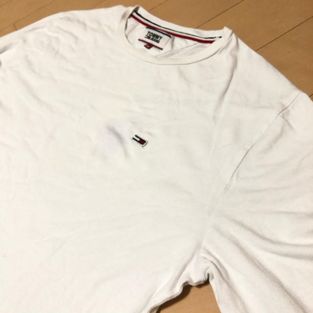 TOMMY HILFIGER(トミーヒルフィガー)の【美品】TOMMYJEANS トミージーンズ　ワンポイントロゴ　ロンT 長袖　 メンズのトップス(Tシャツ/カットソー(七分/長袖))の商品写真