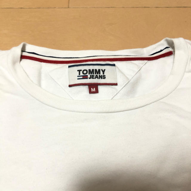 TOMMY HILFIGER(トミーヒルフィガー)の【美品】TOMMYJEANS トミージーンズ　ワンポイントロゴ　ロンT 長袖　 メンズのトップス(Tシャツ/カットソー(七分/長袖))の商品写真