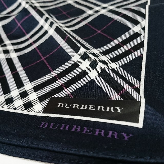 BURBERRY(バーバリー)のバーバリー 新品 ハンカチ ネイビー レディースのファッション小物(ハンカチ)の商品写真