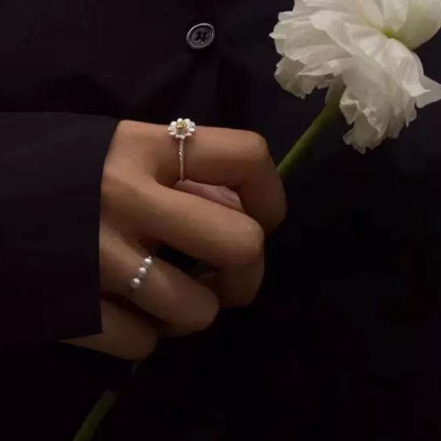 Lochie(ロキエ)のお花の指輪　フラワー　リング　韓国 レディースのアクセサリー(リング(指輪))の商品写真