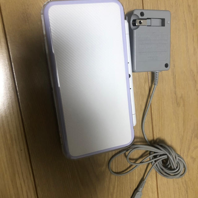 ニンテンドー2DS(ニンテンドー2DS)のニンテンドー 2DS LL ホワイト ラベンダー エンタメ/ホビーのゲームソフト/ゲーム機本体(携帯用ゲーム機本体)の商品写真