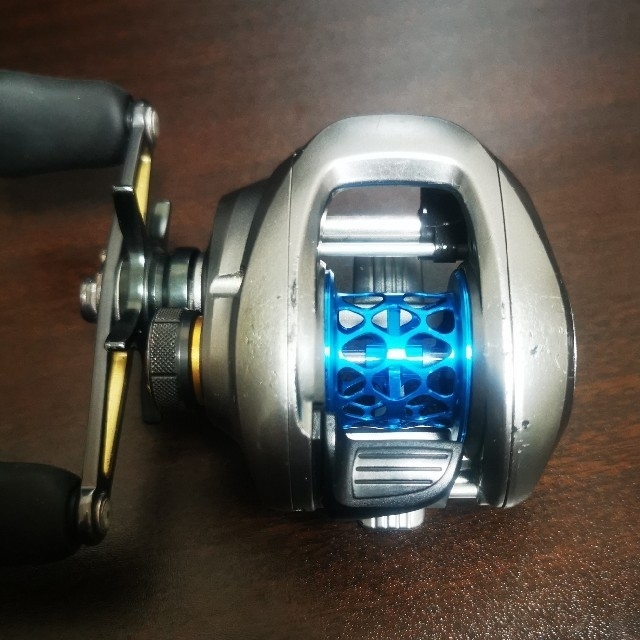 SHIMANO(シマノ)の09アルデバランMG7カスタム スポーツ/アウトドアのフィッシング(リール)の商品写真