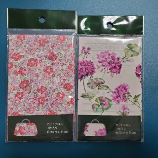 ローラアシュレイ(LAURA ASHLEY)のローラアシュレイ　カットクロス　2枚セット　生地　はぎれ　花柄　バラ　ピンク　紫(生地/糸)