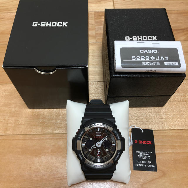 G-SHOCK(ジーショック)の【新品・価格交渉 OK】G-SHOCK GA-200-1AJF メンズの時計(腕時計(アナログ))の商品写真