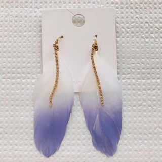 フォーエバートゥエンティーワン(FOREVER 21)の【新品・未使用】Forever21 | フェザー&ラインストーンピアス(ピアス)