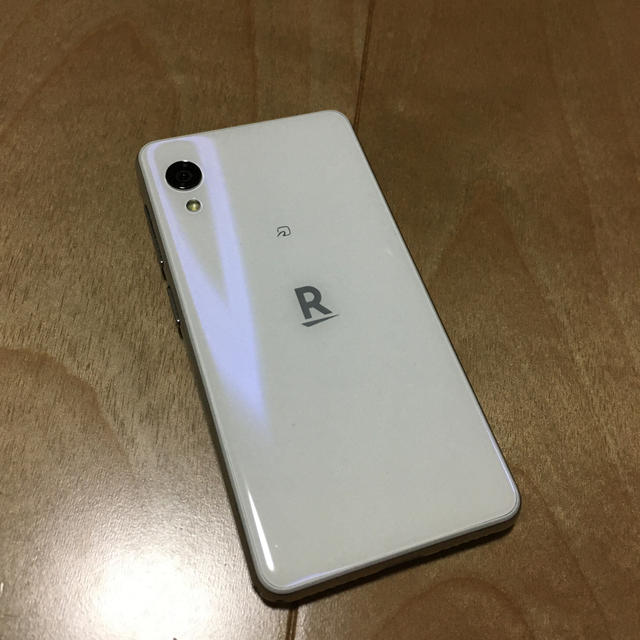 ANDROID(アンドロイド)のおまけ特典付き 美品 楽天mini「ホワイト」 スマホ/家電/カメラのスマートフォン/携帯電話(スマートフォン本体)の商品写真